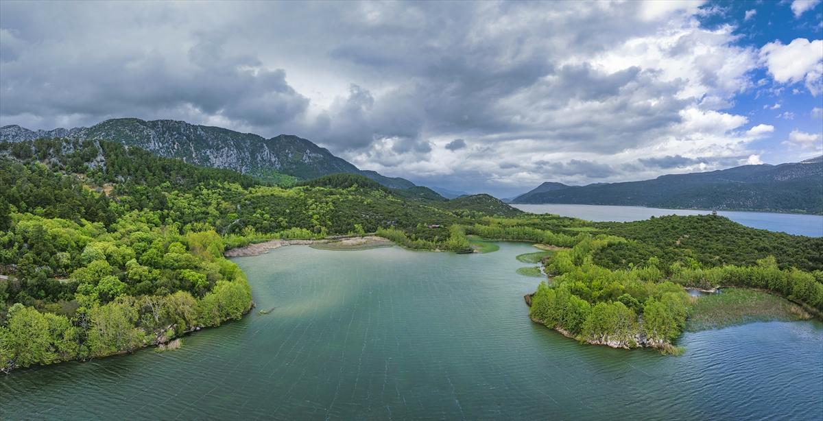 Isparta'da yeşile büründü: Kovada gölü eşsiz manzarasıyla büyülüyor
