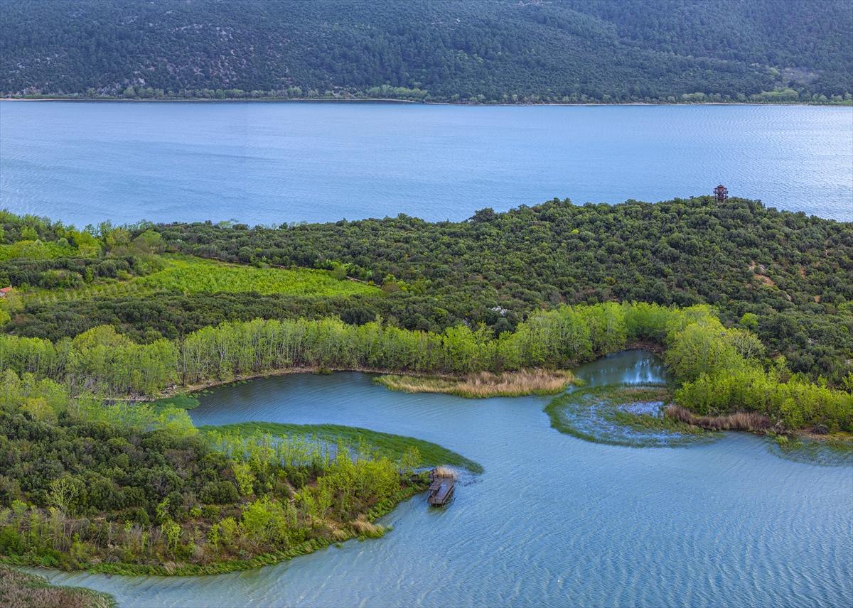 Isparta'da yeşile büründü: Kovada gölü eşsiz manzarasıyla büyülüyor