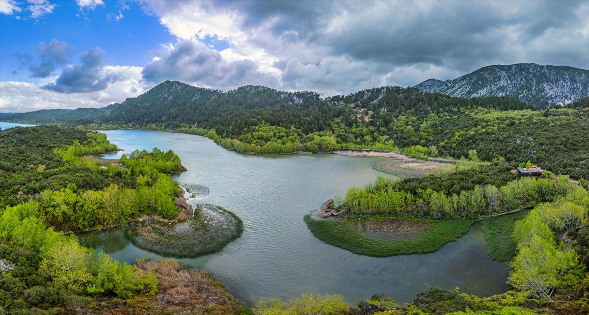 Isparta'da yeşile büründü: Kovada gölü eşsiz manzarasıyla büyülüyor