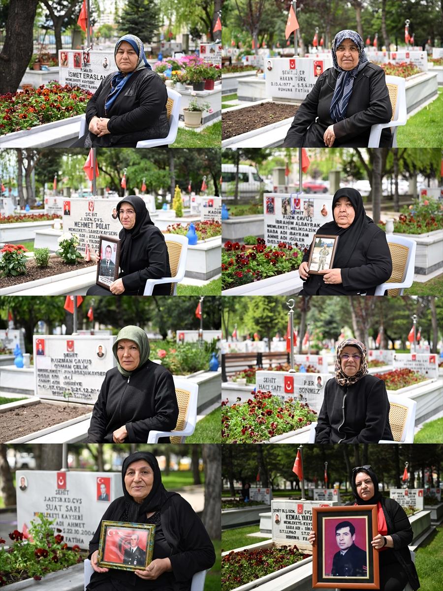 Anneler Günü'nde şehitlikte yürek dağlayan buluşma