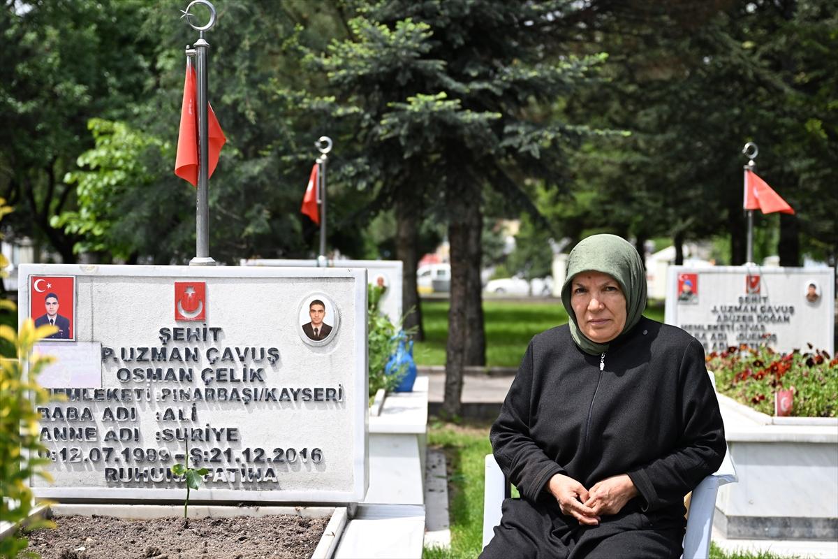 Anneler Günü'nde şehitlikte yürek dağlayan buluşma