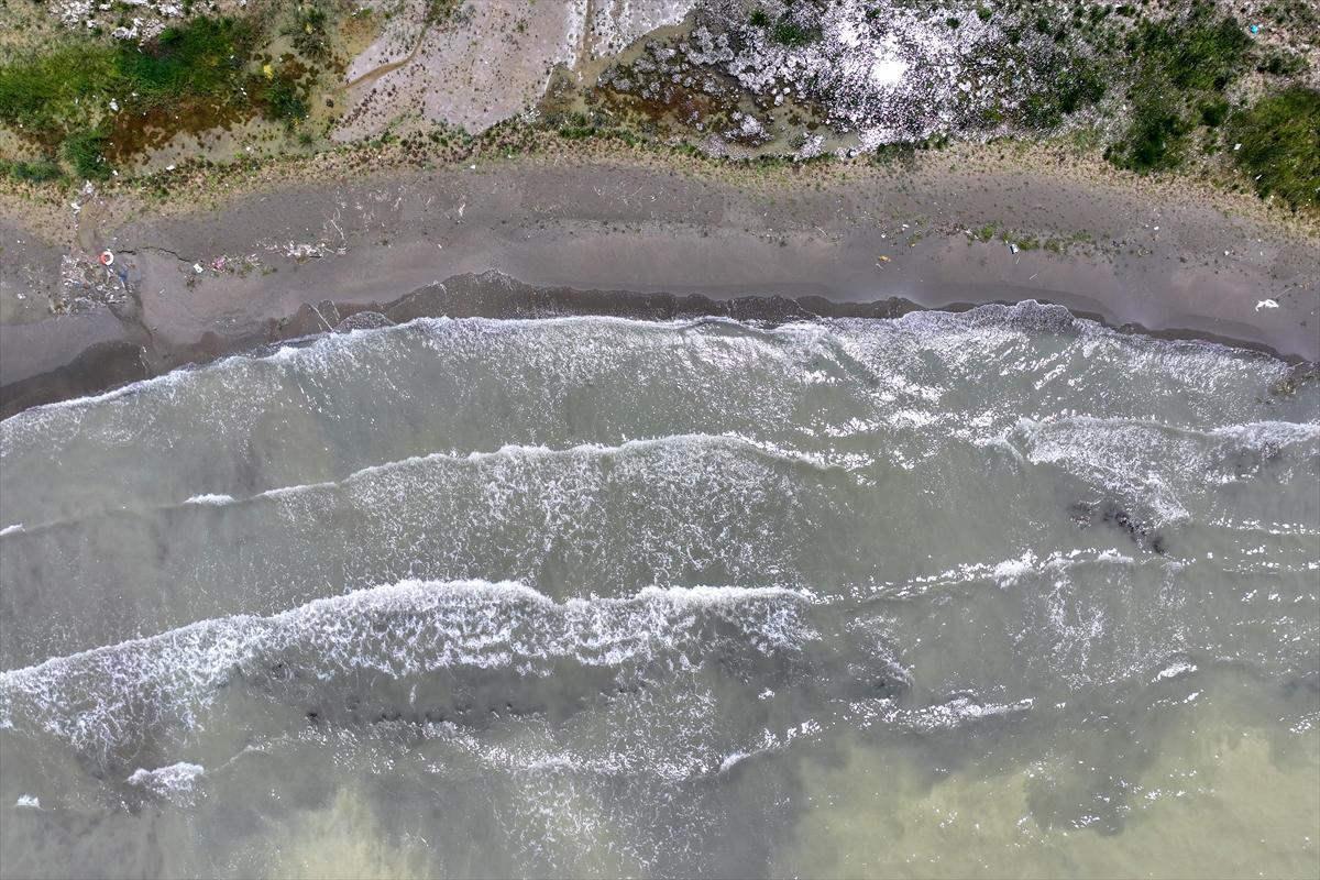 Suların çekildiği Van Gölü'nde yağış etkisi: Yağmur su kaynaklarına yaradı