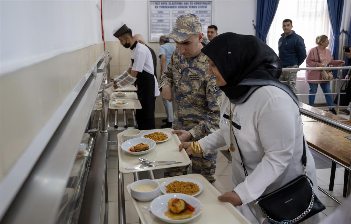 Bir günlük askerlik yaptılar