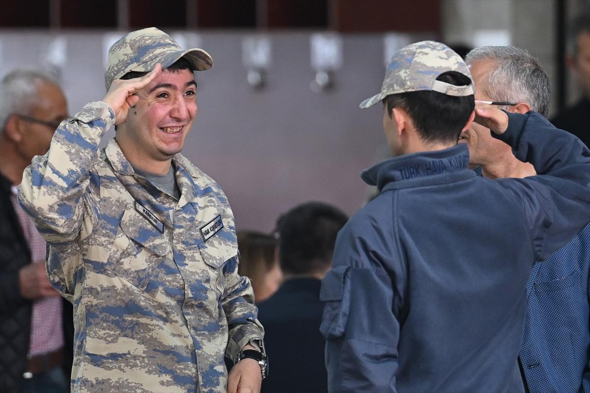 Bir günlük askerlik yaptılar