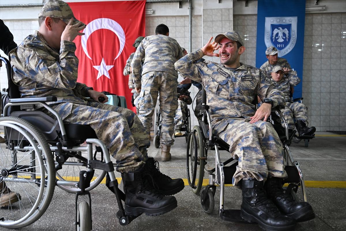 Bir günlük askerlik yaptılar