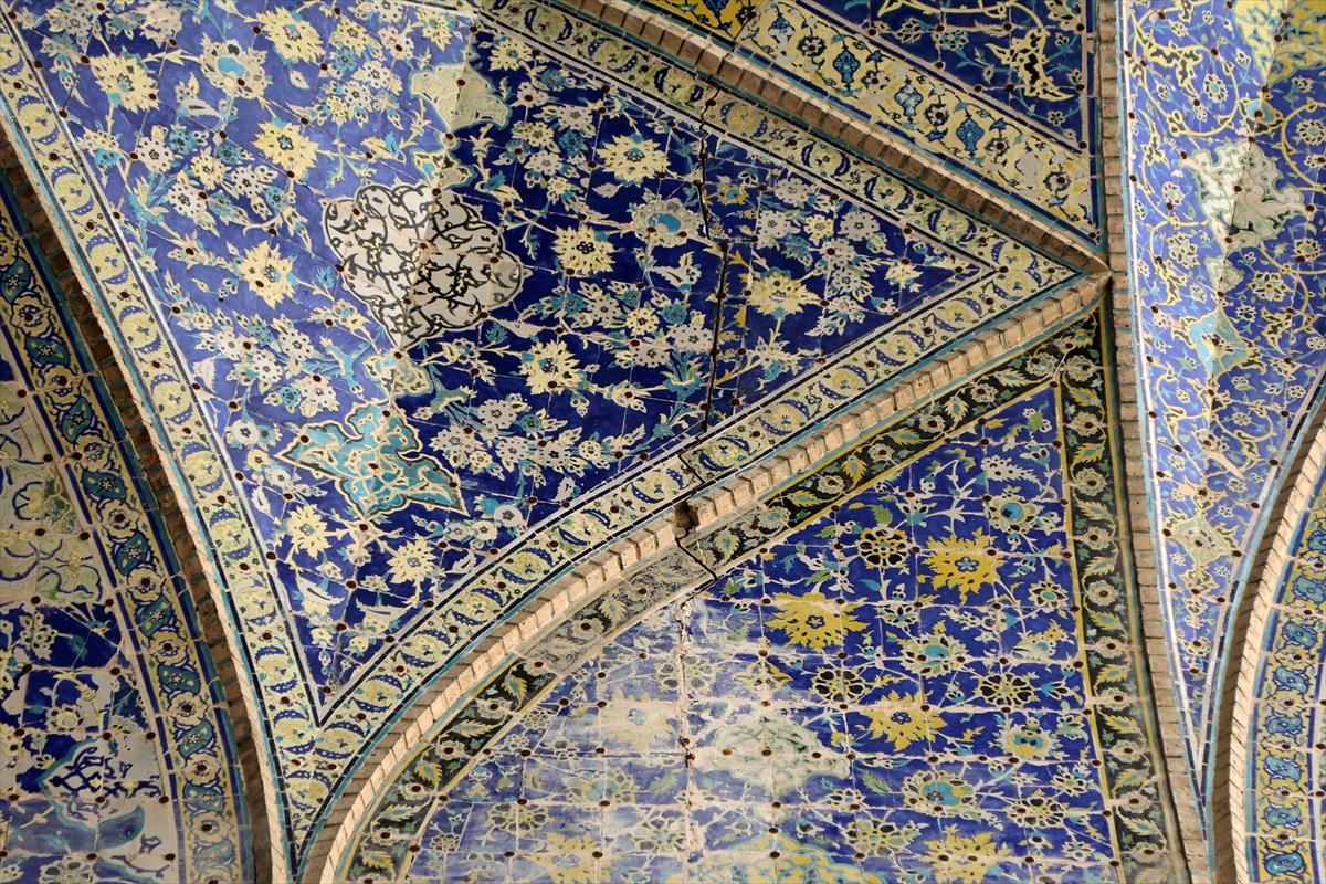 İran'da kuraklık tehlikesi yüzlerce yıllık tarihi eserlere zarar veriyor