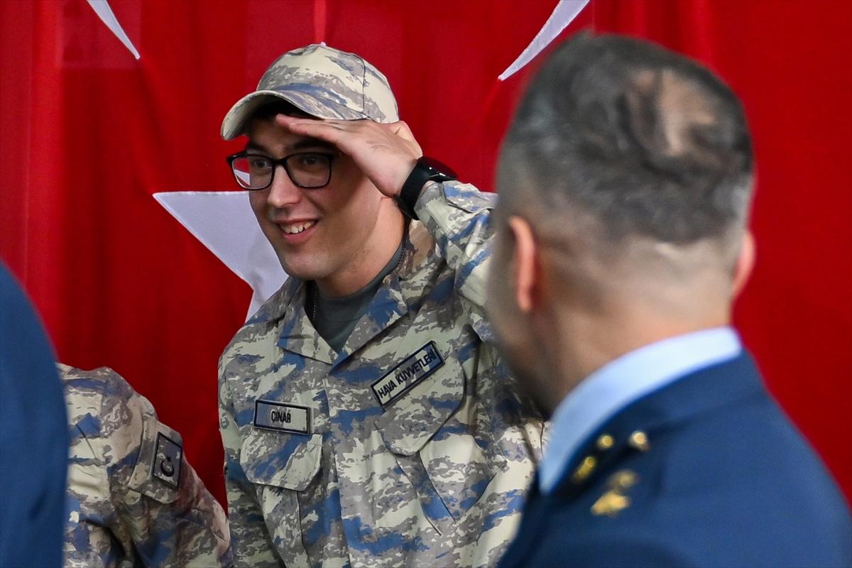 Bir günlük askerlik yaptılar