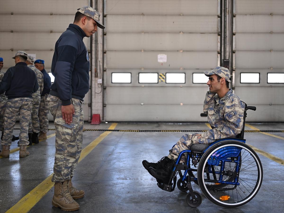 Bir günlük askerlik yaptılar