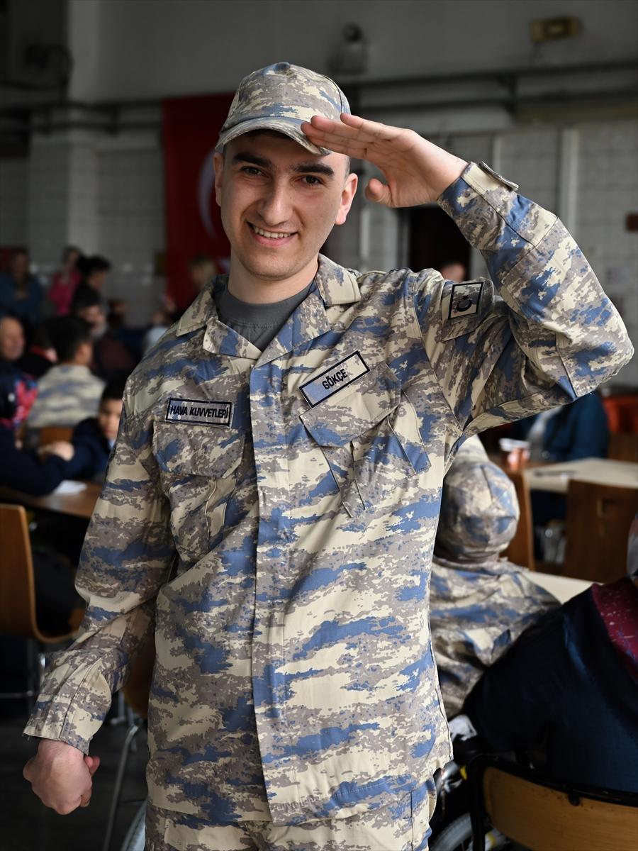 Bir günlük askerlik yaptılar