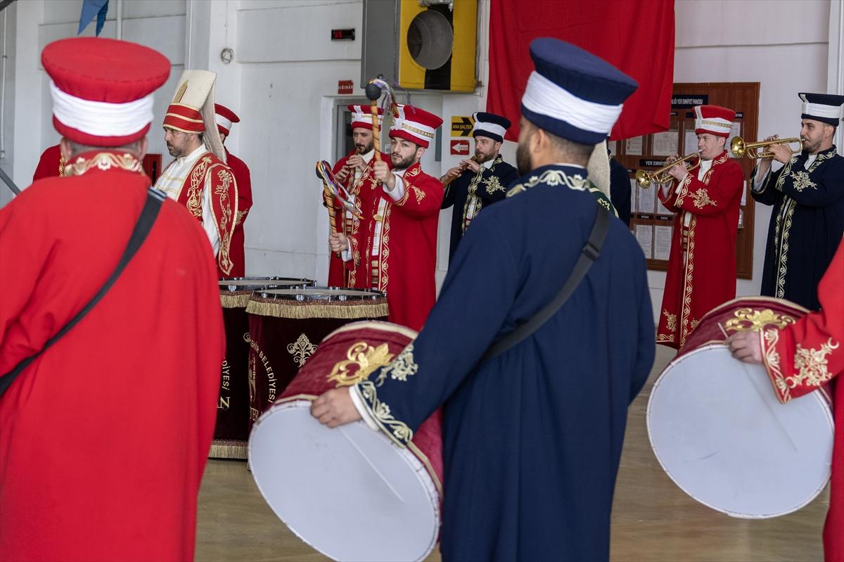 Bir günlük askerlik yaptılar