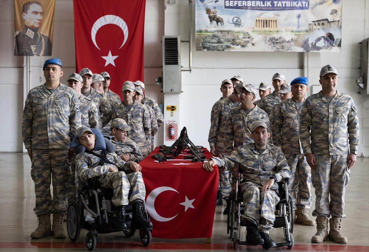 Bir günlük askerlik yaptılar