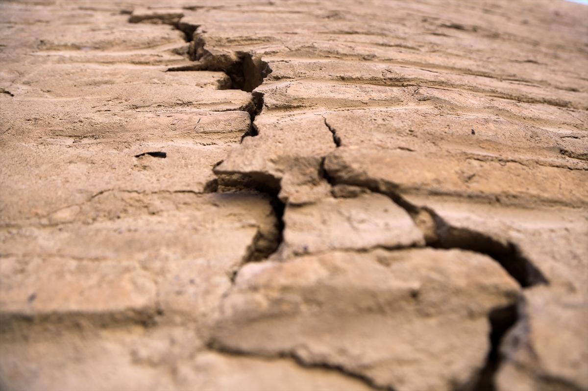 İran'da kuraklık tehlikesi yüzlerce yıllık tarihi eserlere zarar veriyor