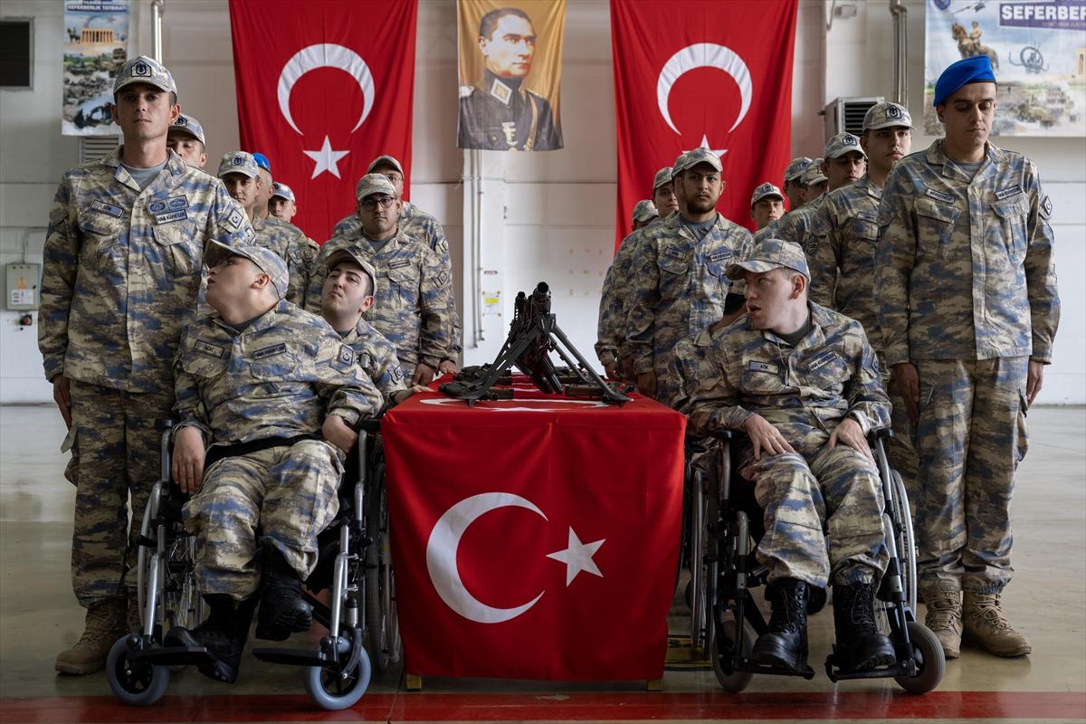Bir günlük askerlik yaptılar
