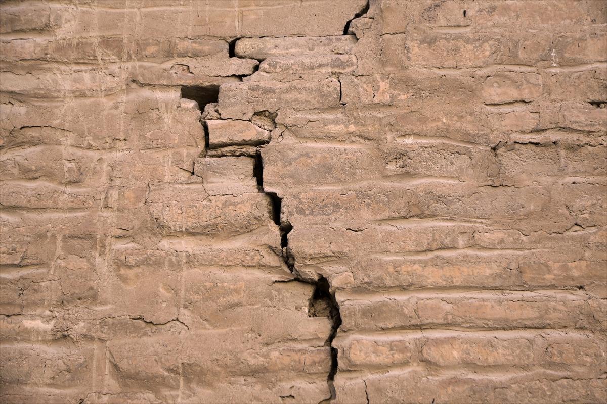 İran'da kuraklık tehlikesi yüzlerce yıllık tarihi eserlere zarar veriyor