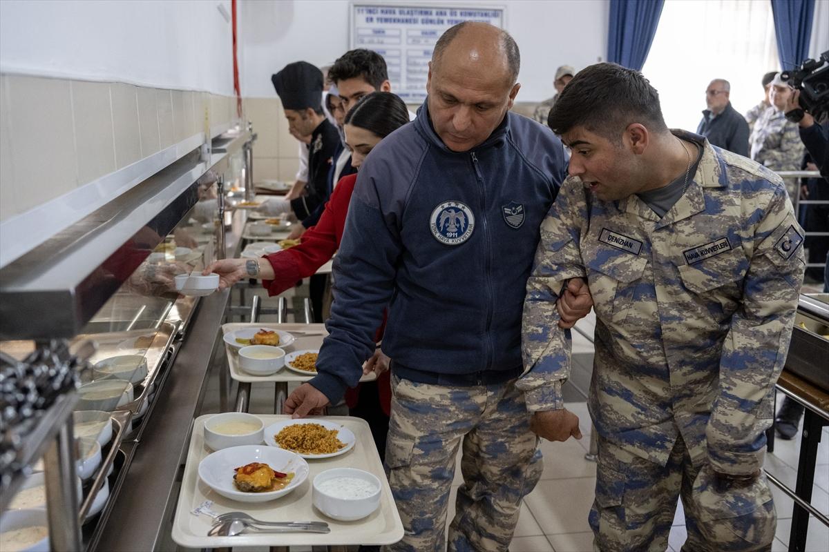 Bir günlük askerlik yaptılar