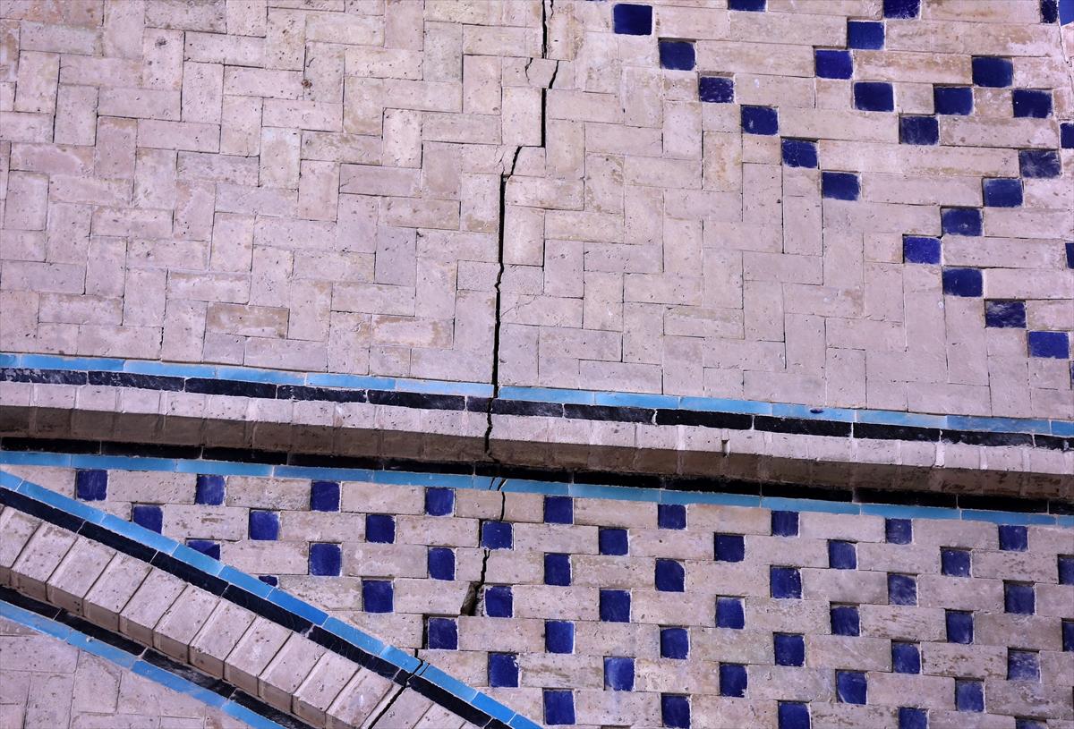 İran'da kuraklık tehlikesi yüzlerce yıllık tarihi eserlere zarar veriyor