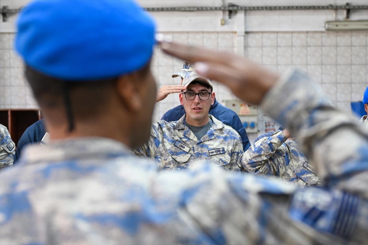 Bir günlük askerlik yaptılar