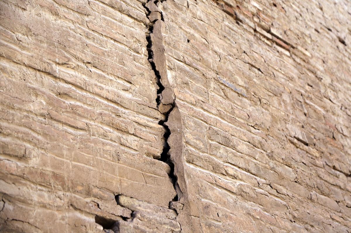 İran'da kuraklık tehlikesi yüzlerce yıllık tarihi eserlere zarar veriyor