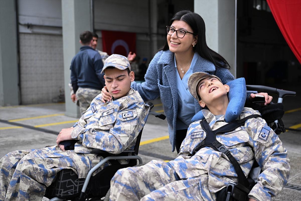 Bir günlük askerlik yaptılar