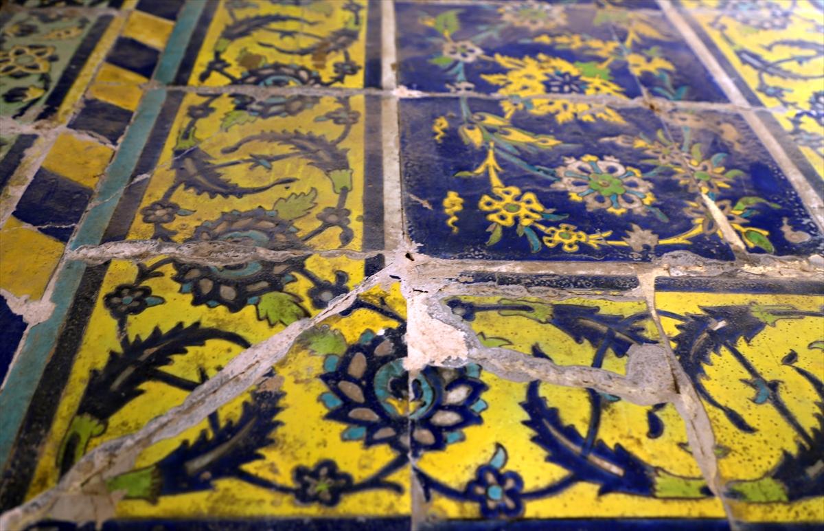 İran'da kuraklık tehlikesi yüzlerce yıllık tarihi eserlere zarar veriyor