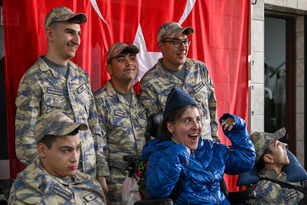 Bir günlük askerlik yaptılar