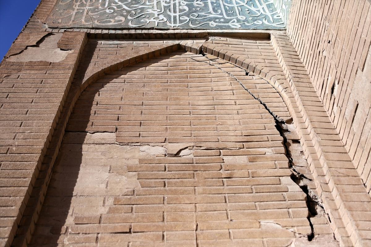 İran'da kuraklık tehlikesi yüzlerce yıllık tarihi eserlere zarar veriyor