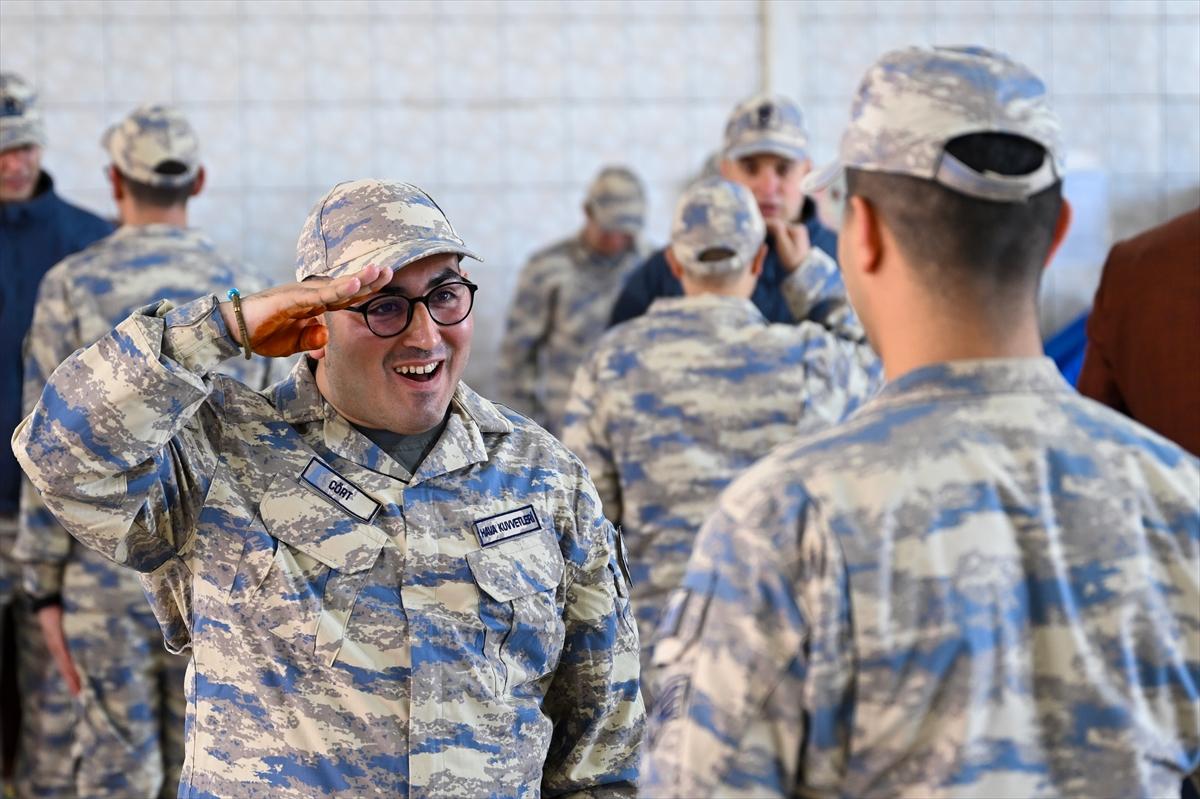 Bir günlük askerlik yaptılar