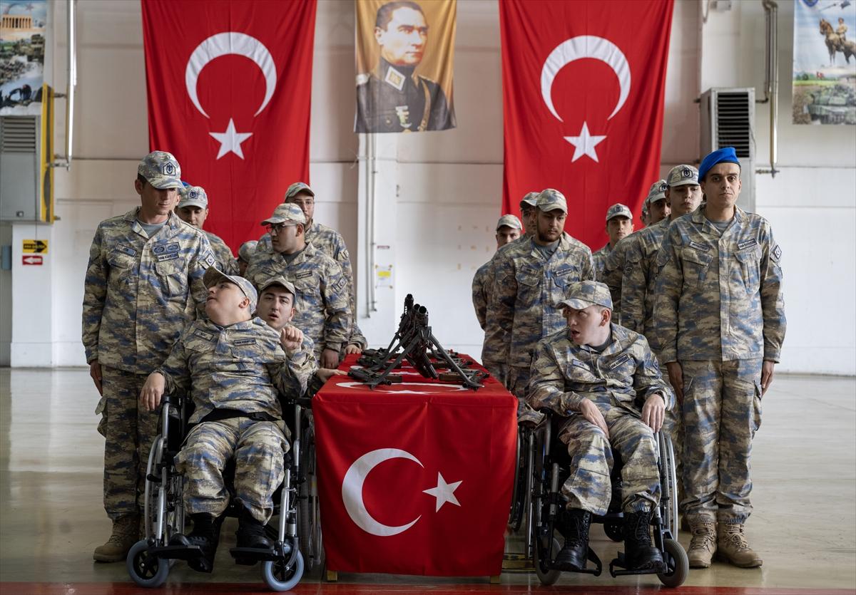 Bir günlük askerlik yaptılar