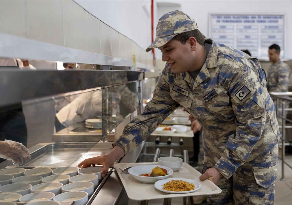 Bir günlük askerlik yaptılar