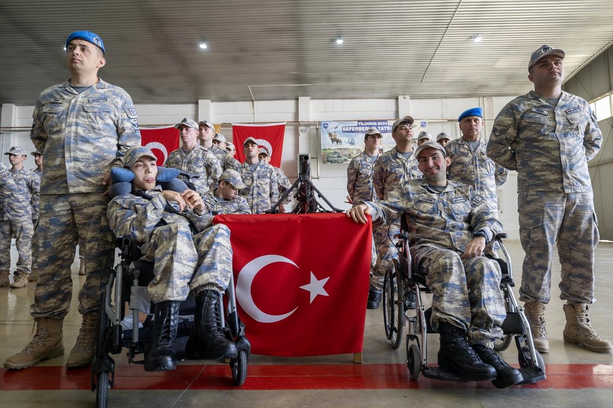 Bir günlük askerlik yaptılar