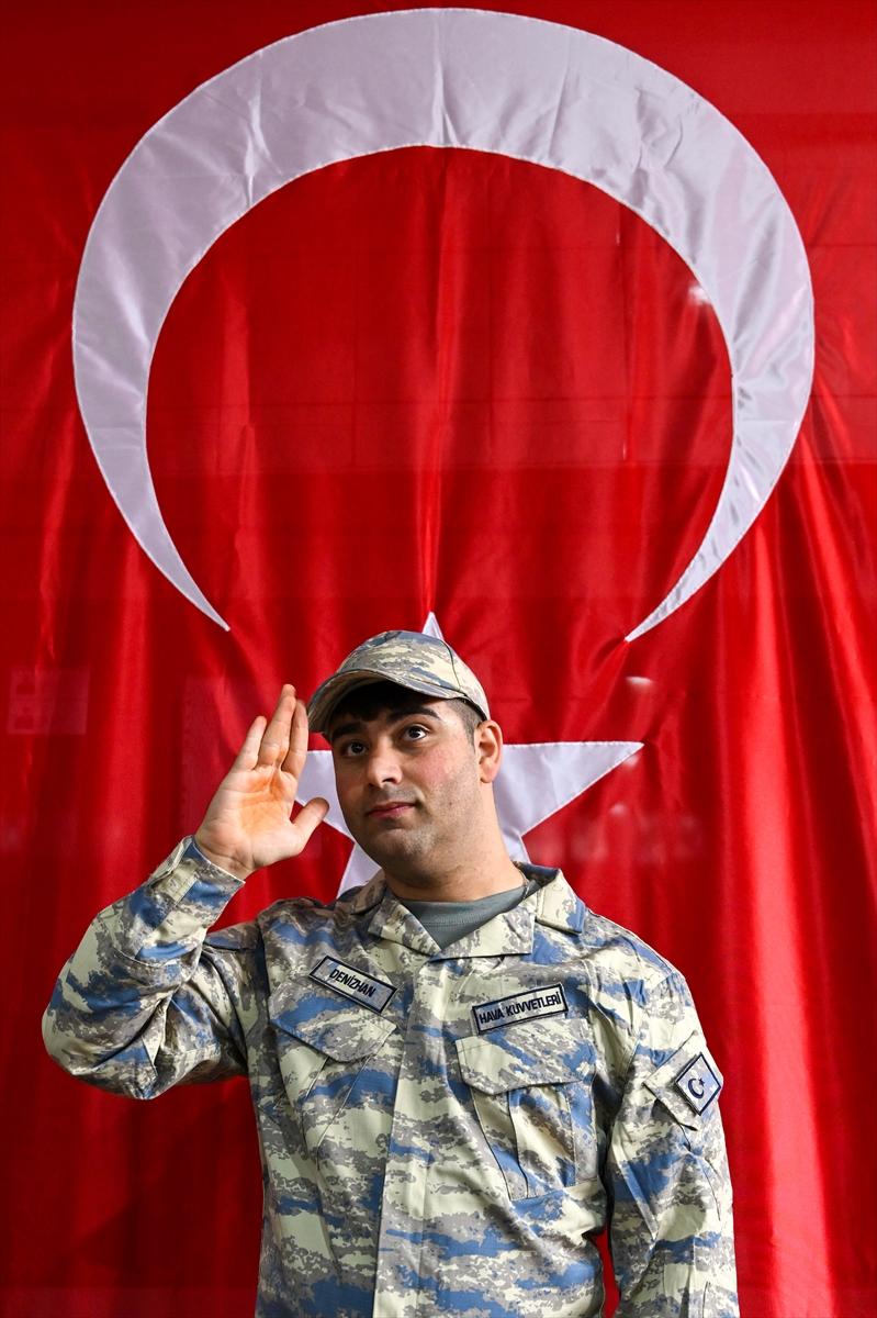 Bir günlük askerlik yaptılar