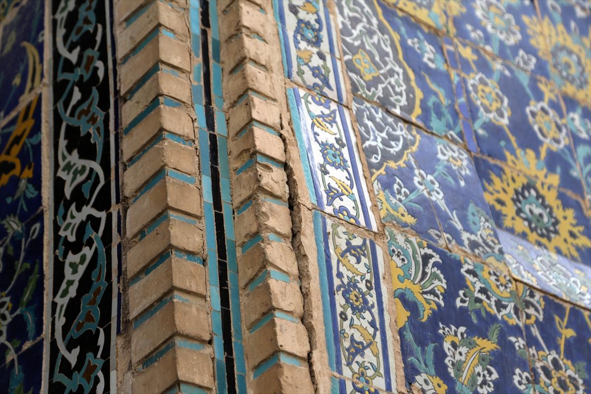 İran'da kuraklık tehlikesi yüzlerce yıllık tarihi eserlere zarar veriyor