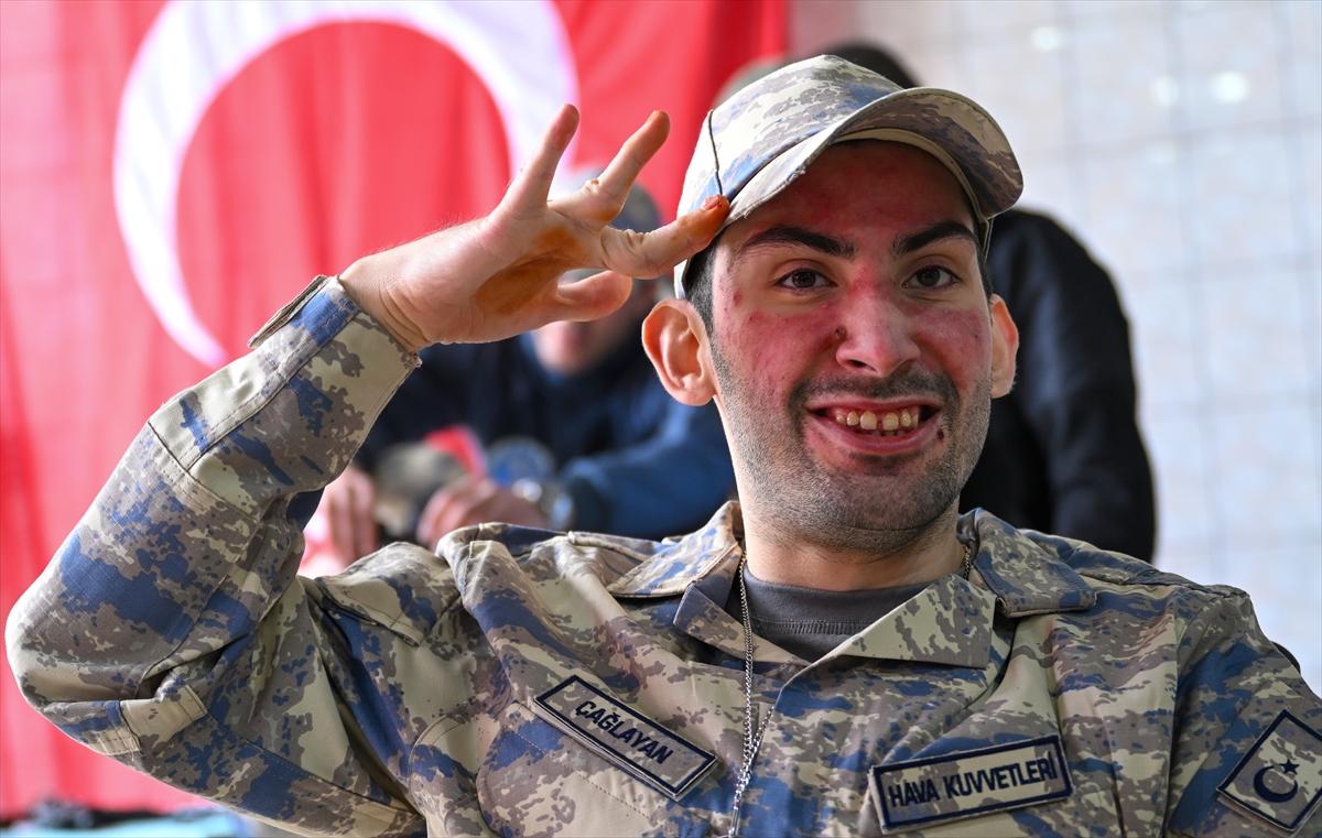 Bir günlük askerlik yaptılar