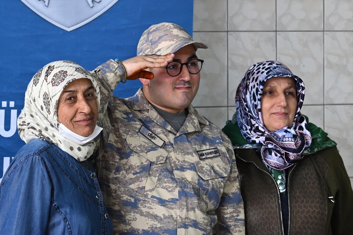 Bir günlük askerlik yaptılar