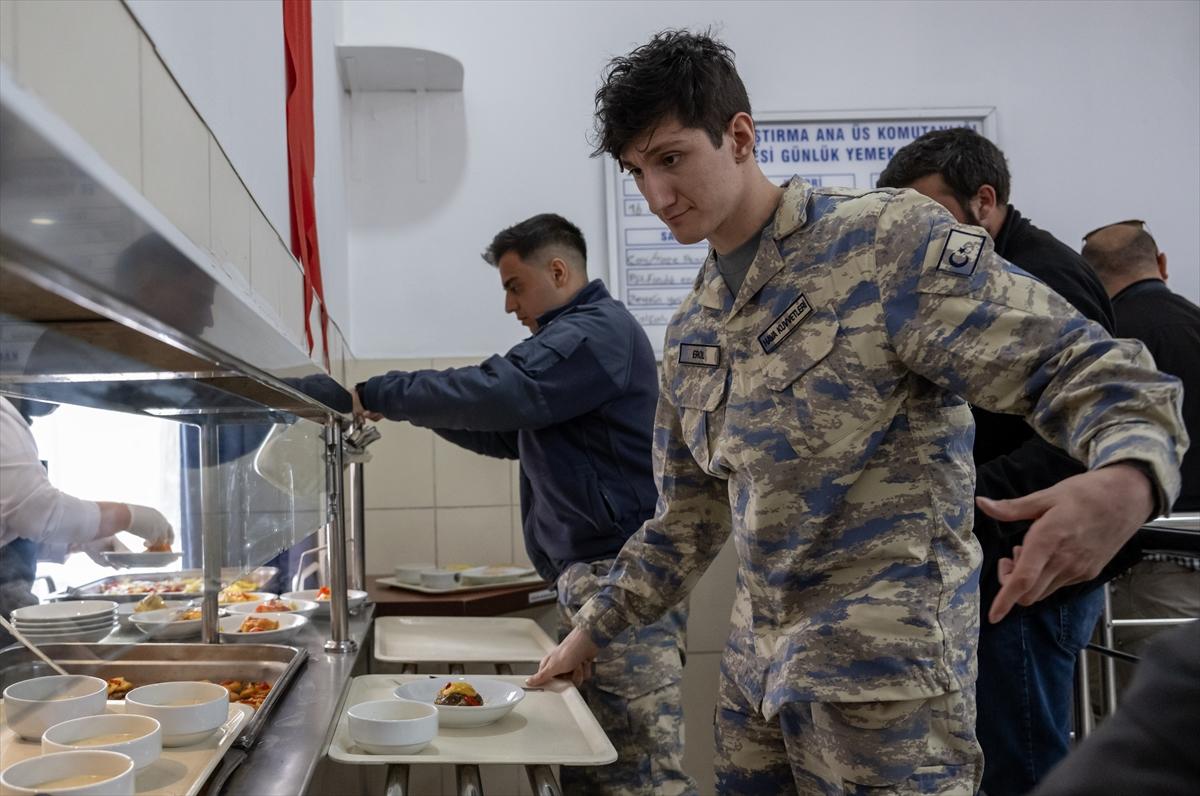 Bir günlük askerlik yaptılar