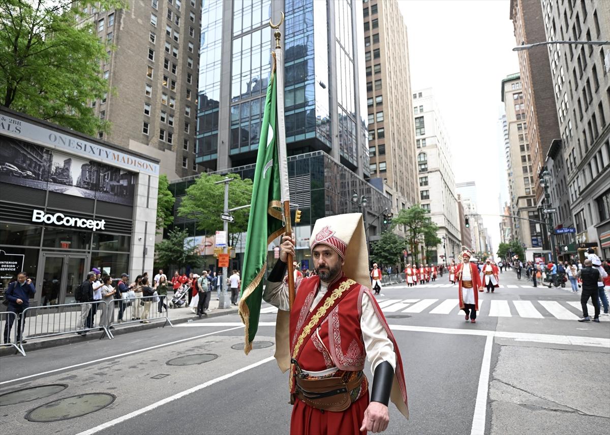 New York, Türk bayraklarıyla donandı: 41. Geleneksel Türk Günü Yürüyüşü