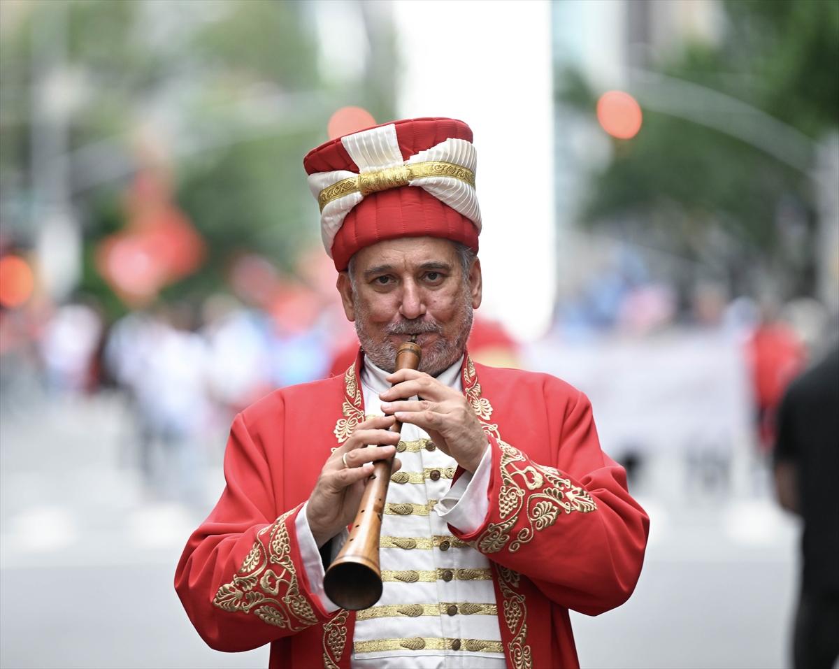 New York, Türk bayraklarıyla donandı: 41. Geleneksel Türk Günü Yürüyüşü
