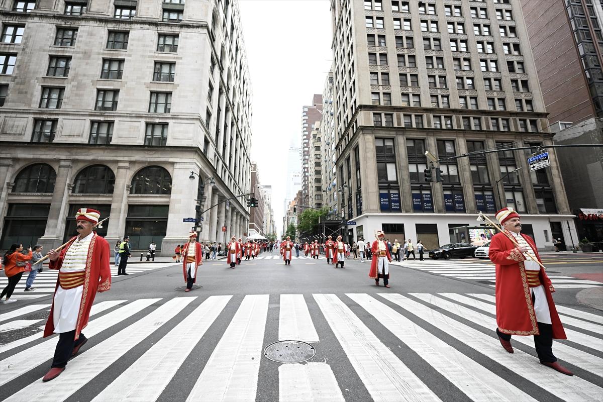 New York, Türk bayraklarıyla donandı: 41. Geleneksel Türk Günü Yürüyüşü