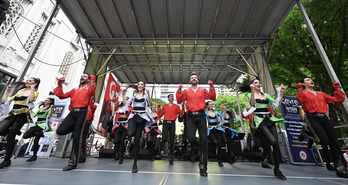 New York, Türk bayraklarıyla donandı: 41. Geleneksel Türk Günü Yürüyüşü