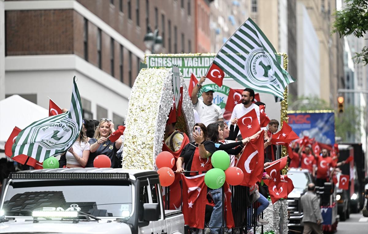 New York, Türk bayraklarıyla donandı: 41. Geleneksel Türk Günü Yürüyüşü