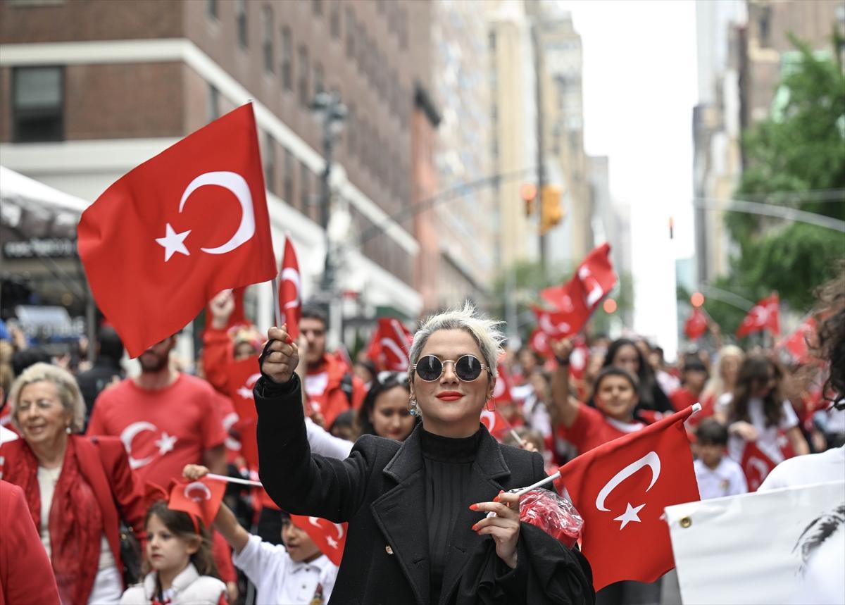 New York, Türk bayraklarıyla donandı: 41. Geleneksel Türk Günü Yürüyüşü