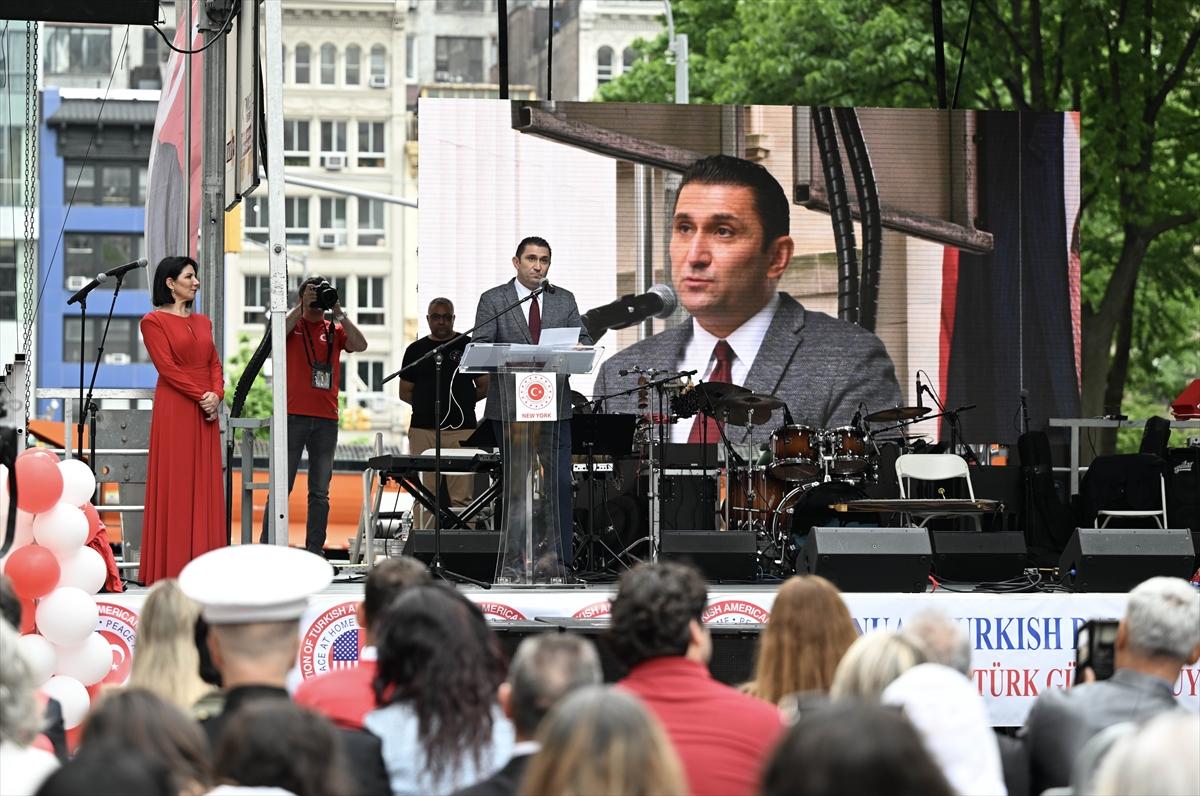 New York, Türk bayraklarıyla donandı: 41. Geleneksel Türk Günü Yürüyüşü