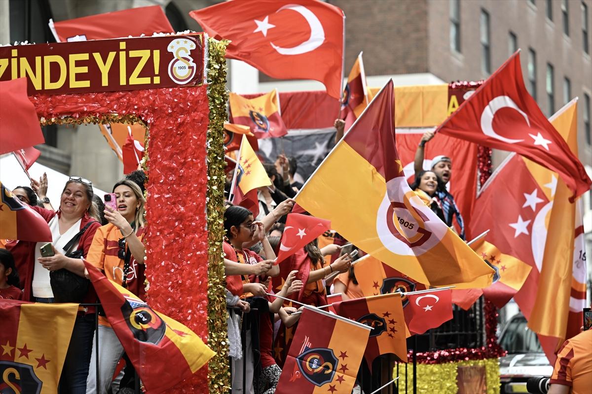 New York, Türk bayraklarıyla donandı: 41. Geleneksel Türk Günü Yürüyüşü
