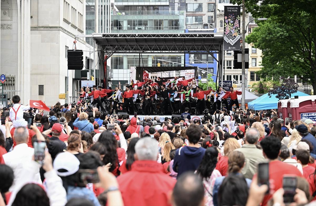New York, Türk bayraklarıyla donandı: 41. Geleneksel Türk Günü Yürüyüşü