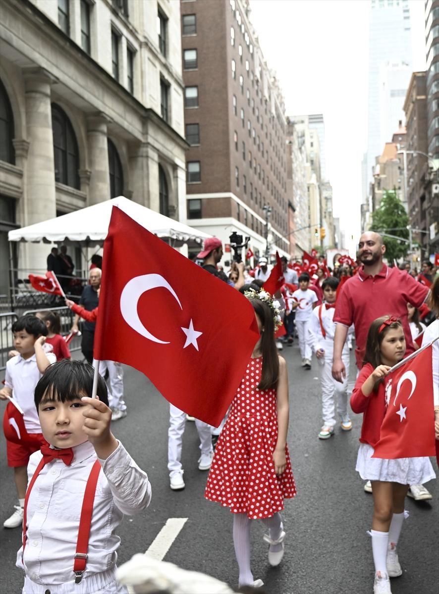 New York, Türk bayraklarıyla donandı: 41. Geleneksel Türk Günü Yürüyüşü