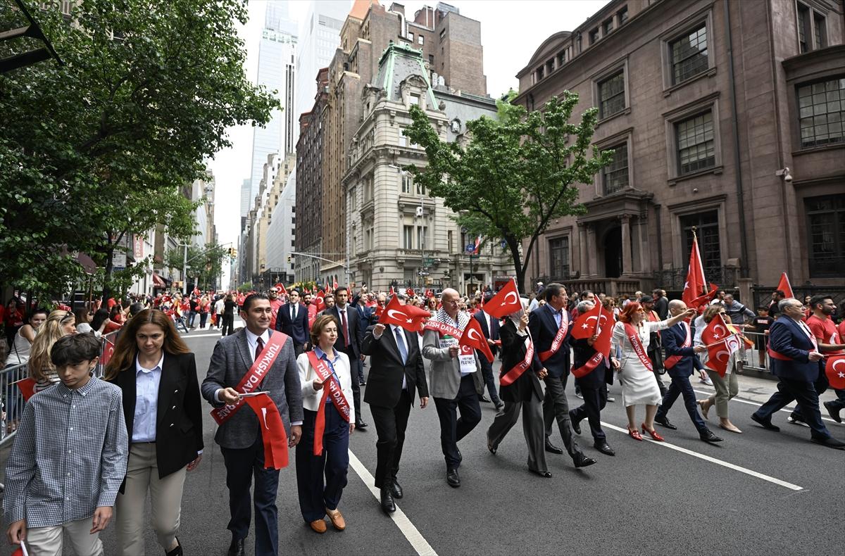 New York, Türk bayraklarıyla donandı: 41. Geleneksel Türk Günü Yürüyüşü