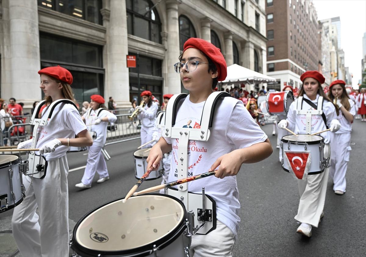 New York, Türk bayraklarıyla donandı: 41. Geleneksel Türk Günü Yürüyüşü