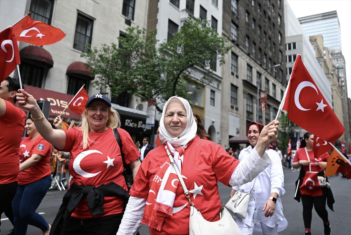 New York, Türk bayraklarıyla donandı: 41. Geleneksel Türk Günü Yürüyüşü