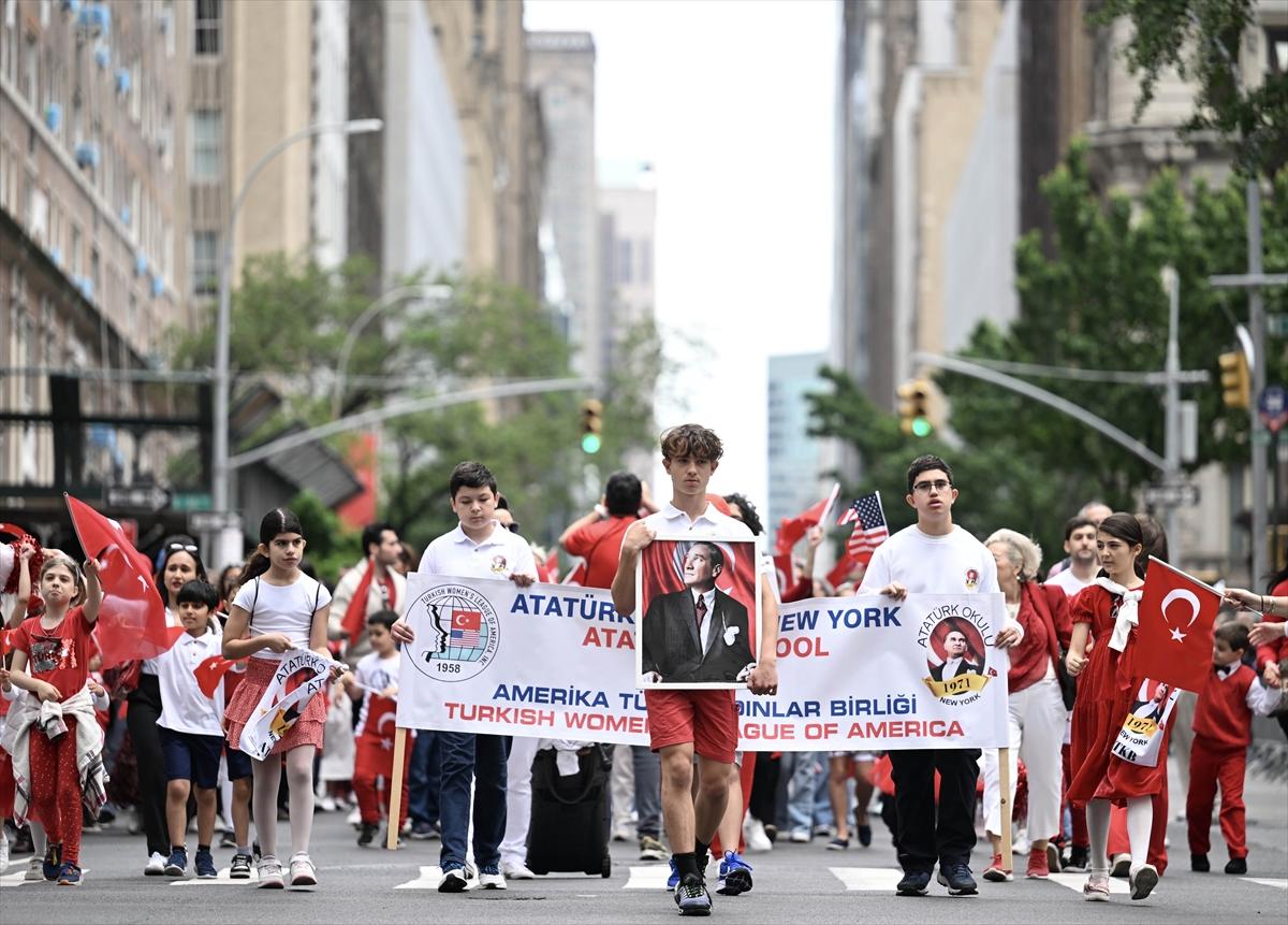 New York, Türk bayraklarıyla donandı: 41. Geleneksel Türk Günü Yürüyüşü