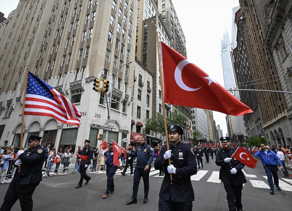 New York, Türk bayraklarıyla donandı: 41. Geleneksel Türk Günü Yürüyüşü